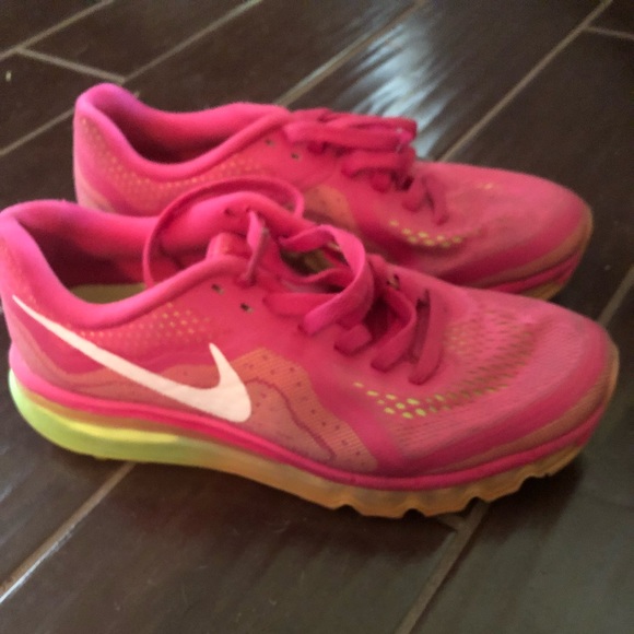 Nike Shoes - Like New Nike Air Max